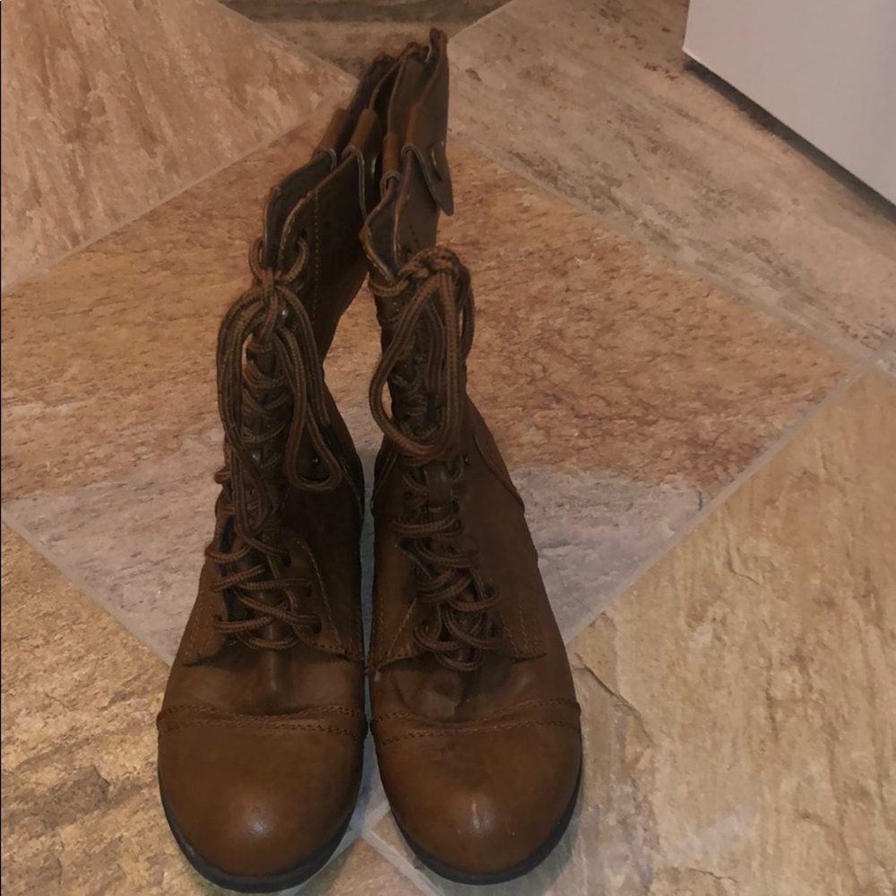 Combat boots